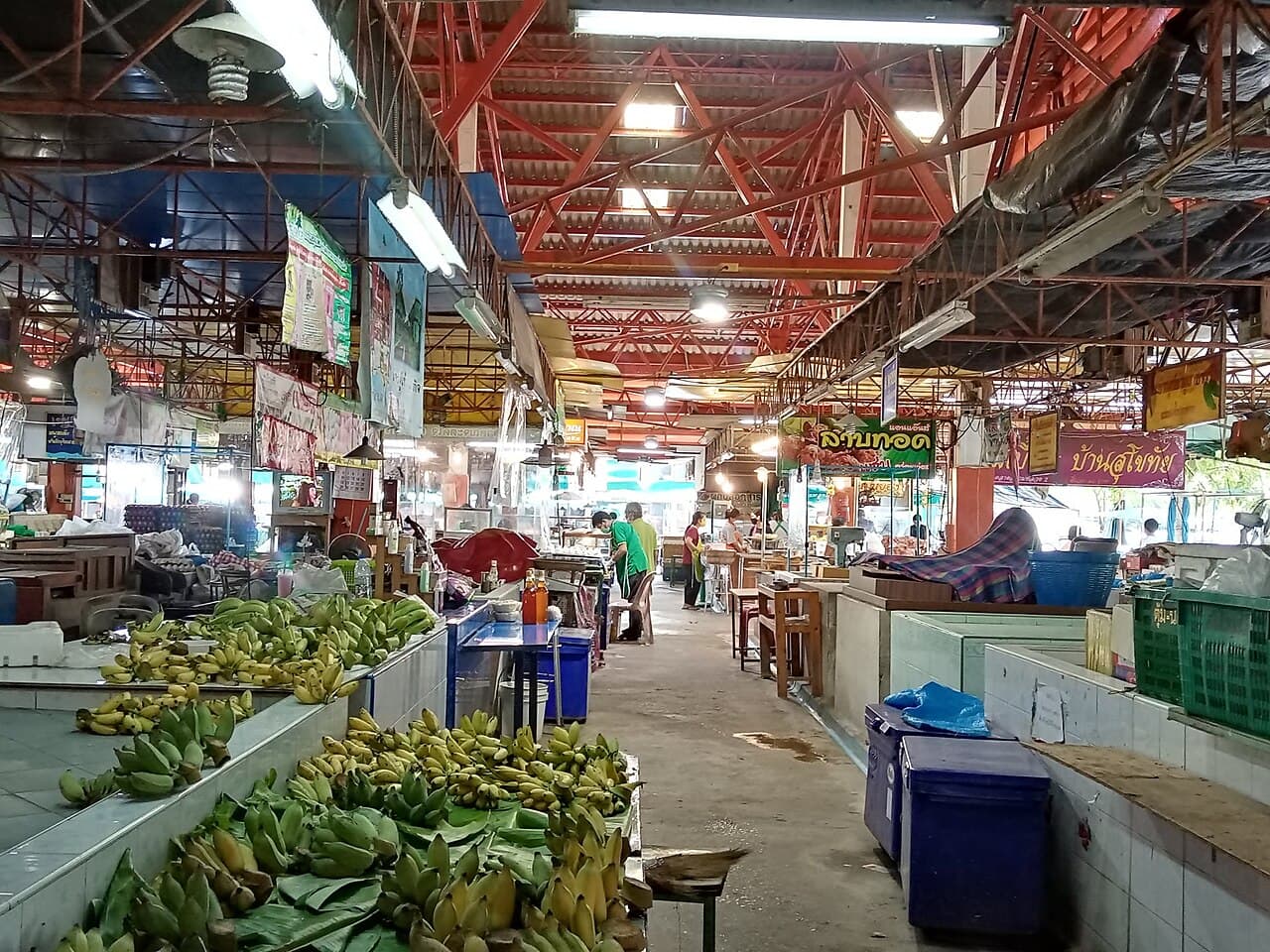 ฝนตกหนักเมื่อคืน ตลาดเปิดปกตินะคะ แม่ค้ามาครบ